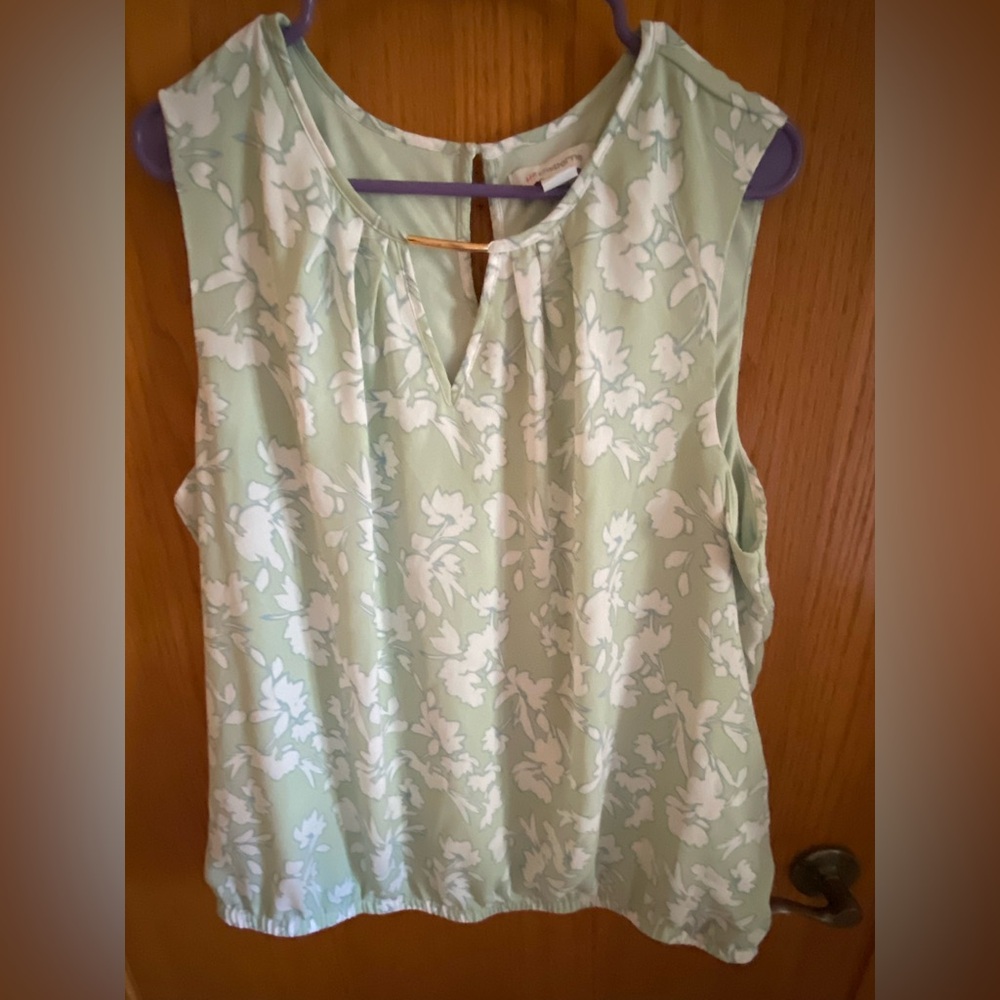 Liz Claiborne Women’s Sleeveless Top